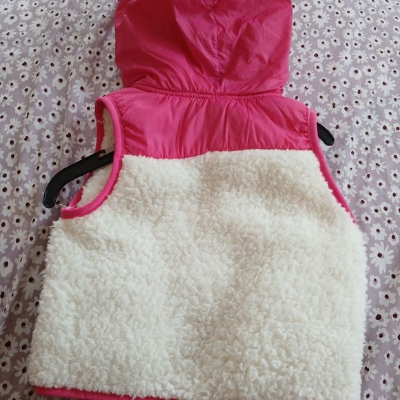 Pink eddie Bauer vest for a toddler - Picture 3 of 3